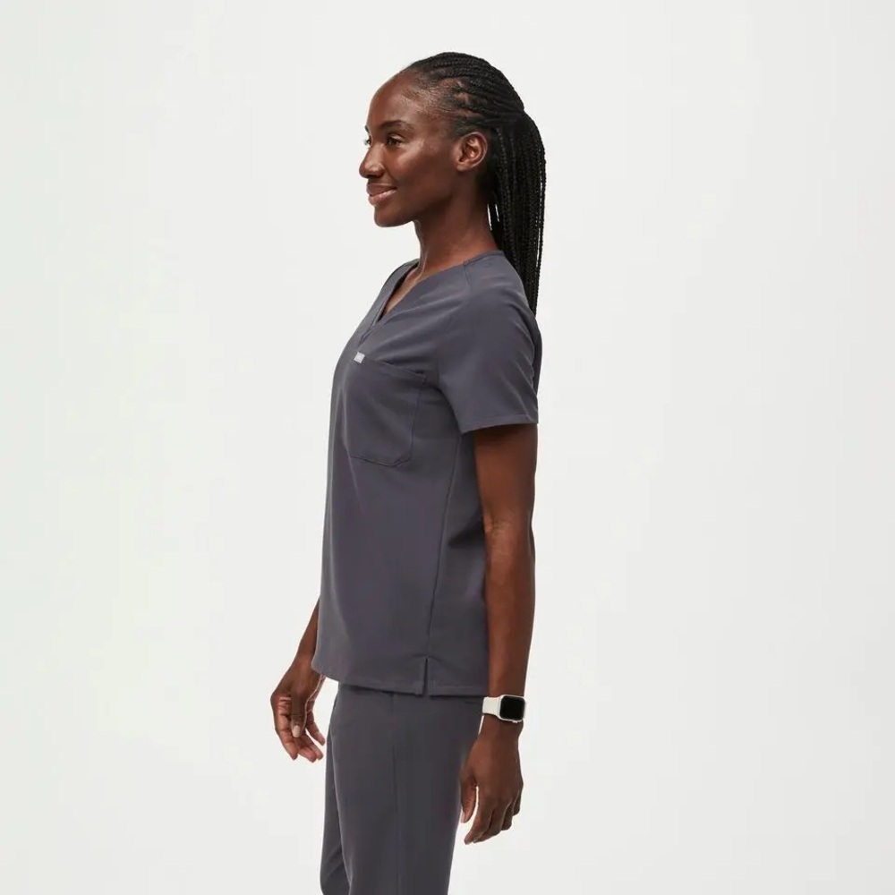 CLEARANCE! FIGS Women's Catarina One-Pocket V-Neck Scrub Top In Gray, Size XXS - Picture 3 of 9